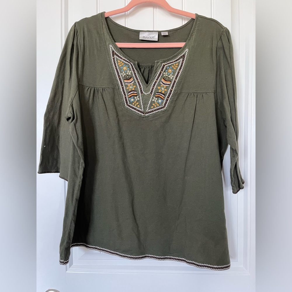 Avenue brand 18/20 green embroidered boho tunic 3/4 sleeves with embroider trim